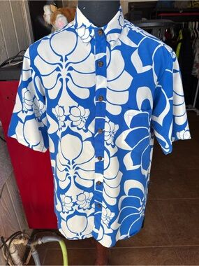 PreOwned Manuhealii Hawaiian Print Blue/White Full Button Men's L